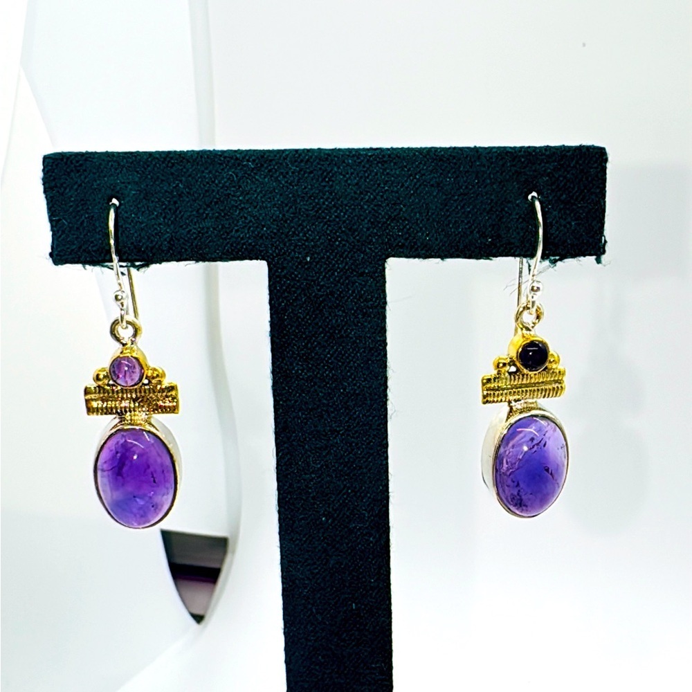 Sterling silver vermeil pierced earrings. Amethyst stones.​​